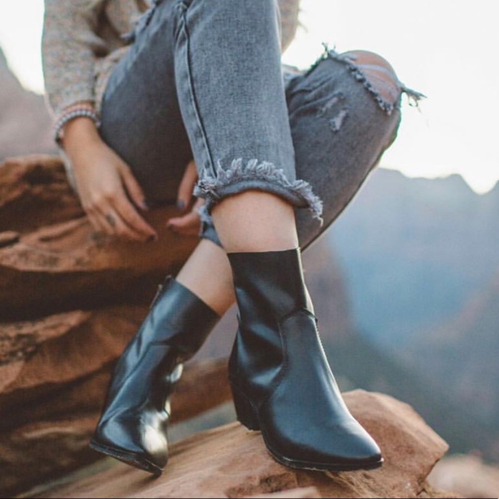 NIB Black Genuine Leather Mid-Calf Chelsea Boots - Picture 2 of 4